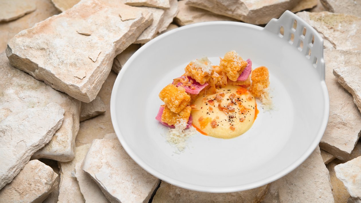 #Carbonara Mezze maniche “Soffiate” allo zafferano con zabaione salato alla Carbonara, olio al guanciale e pecorino romano – Ricetta #Carbonara Mezze maniche “Soffiate” allo zafferano con zabaione salato alla Carbonara, olio al guanciale e pecorino romano – Ricetta