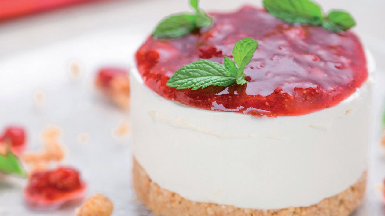 Cheesecake alle fragoline di bosco con crumble alla menta – Ricetta Cheesecake alle fragoline di bosco con crumble alla menta – Ricetta