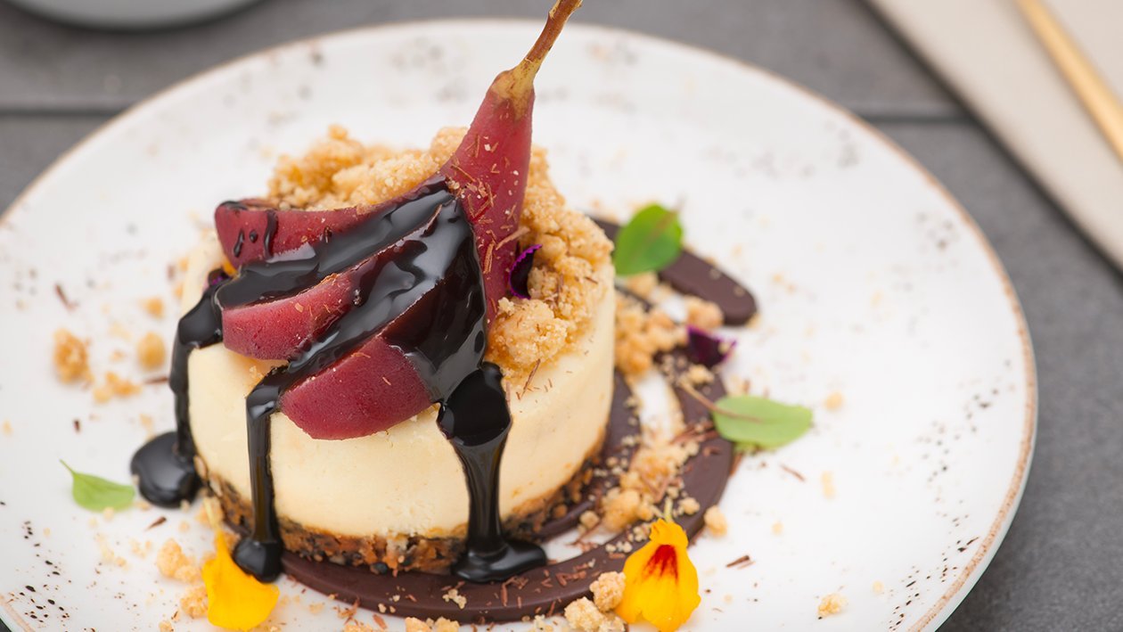 Cheesecake con pere al vino e cioccolato – Ricetta Cheesecake con pere al vino e cioccolato – Ricetta