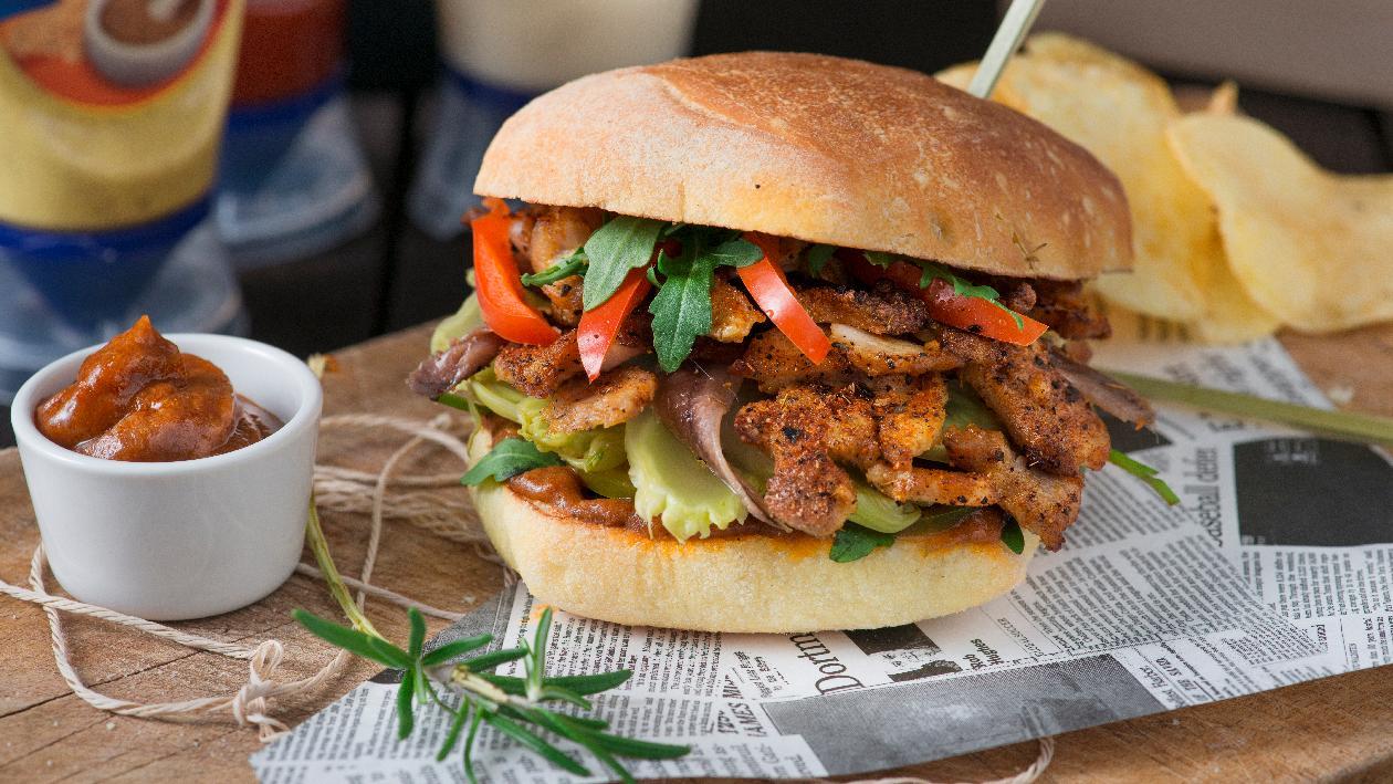 Ciabatta con Kebab di maiale con garam masala e pomodoro secco e insalatina di puntarelle – Ricetta Ciabatta con Kebab di maiale con garam masala e pomodoro secco e insalatina di puntarelle – Ricetta