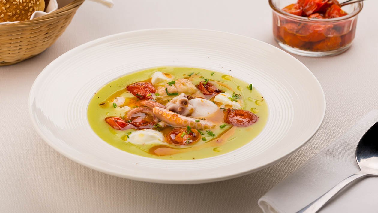 crema di piselli con moscardini, mozzarella di bufala e olio al pomodorino arrostito – Ricetta crema di piselli con moscardini, mozzarella di bufala e olio al pomodorino arrostito – Ricetta