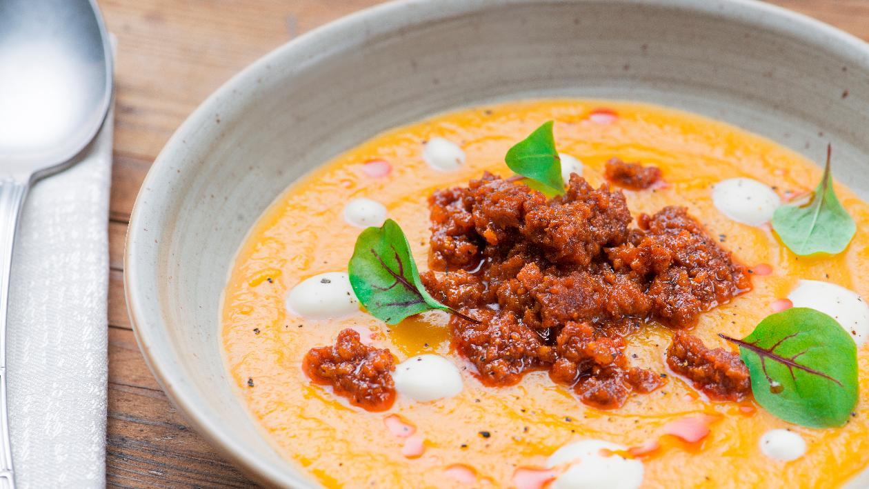 Crema di zucca con 'Nduja calabrese e fonduta al caprino – Ricetta Crema di zucca con 'Nduja calabrese e fonduta al caprino – Ricetta