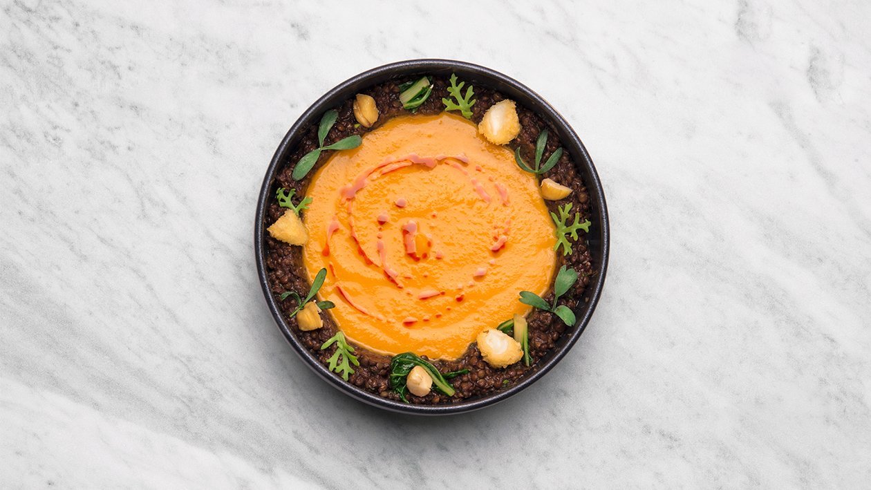 Crema di zucca violino con lenticchie beluga e bocconcini di bufala alla polvere di acciughe – Ricetta Crema di zucca violino con lenticchie beluga e bocconcini di bufala alla polvere di acciughe – Ricetta