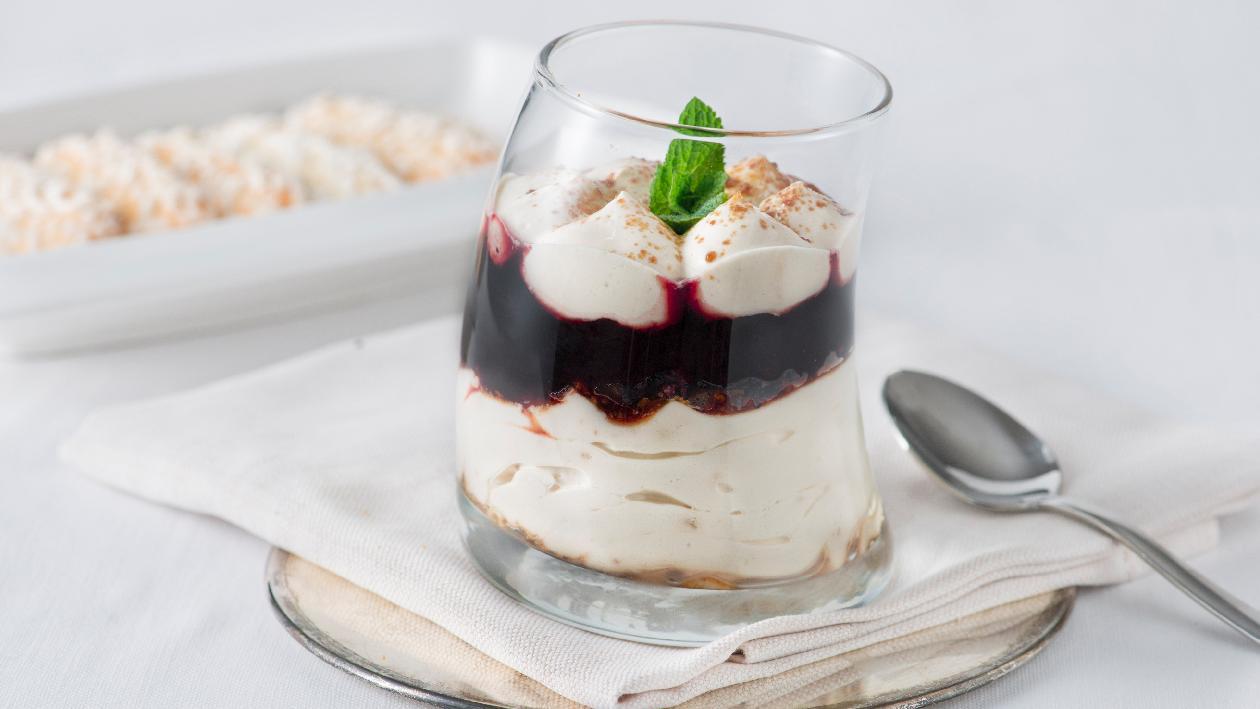 Creme-yo allo zucchero integrale con mirtilli in vasocottura – Ricetta Creme-yo allo zucchero integrale con mirtilli in vasocottura – Ricetta