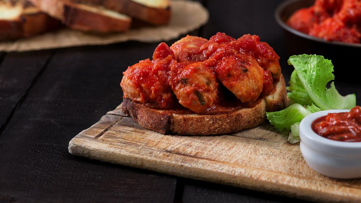 Crostone di pane con polpette al sugo al garam masala e pomodoro secco – Ricetta Crostone di pane con polpette al sugo al garam masala e pomodoro secco – Ricetta