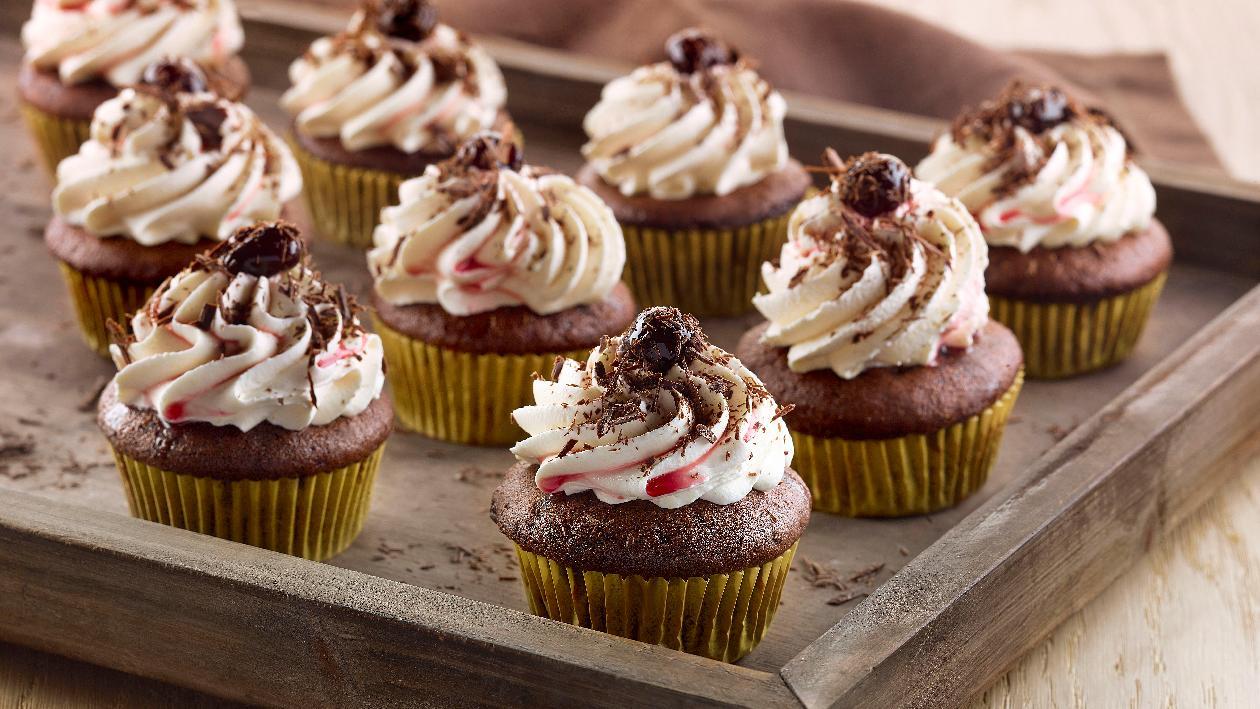 Cup cake al cacao, con cioccolato bianco e amarene – Ricetta Cup cake al cacao, con cioccolato bianco e amarene – Ricetta