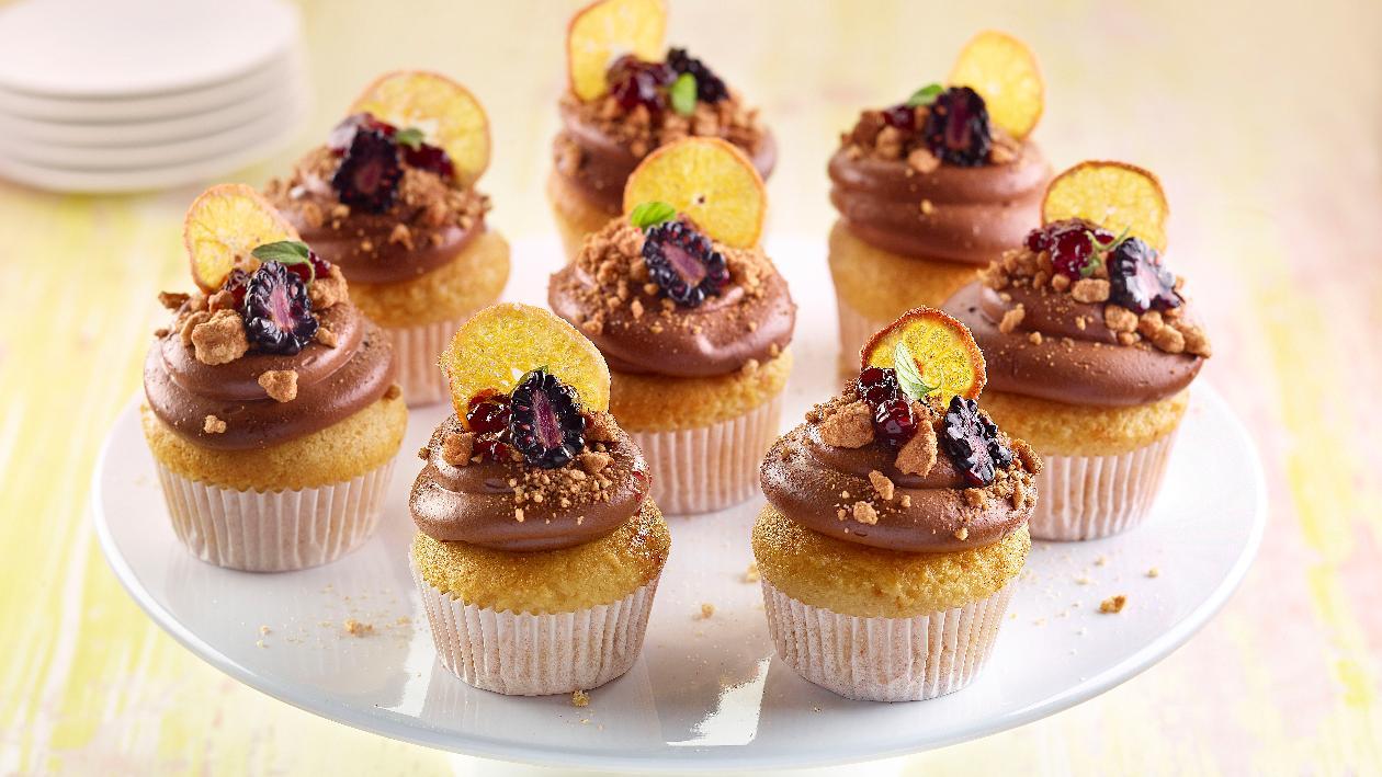 Cup cake al plum cake, con cioccolato, frutti di bosco e mandarini – Ricetta Cup cake al plum cake, con cioccolato, frutti di bosco e mandarini – Ricetta