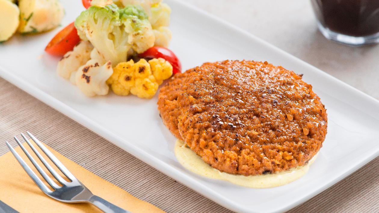 Doppio burger vegetale con patate, acciughe e broccoli in salsa Caesar – Ricetta Doppio burger vegetale con patate, acciughe e broccoli in salsa Caesar – Ricetta