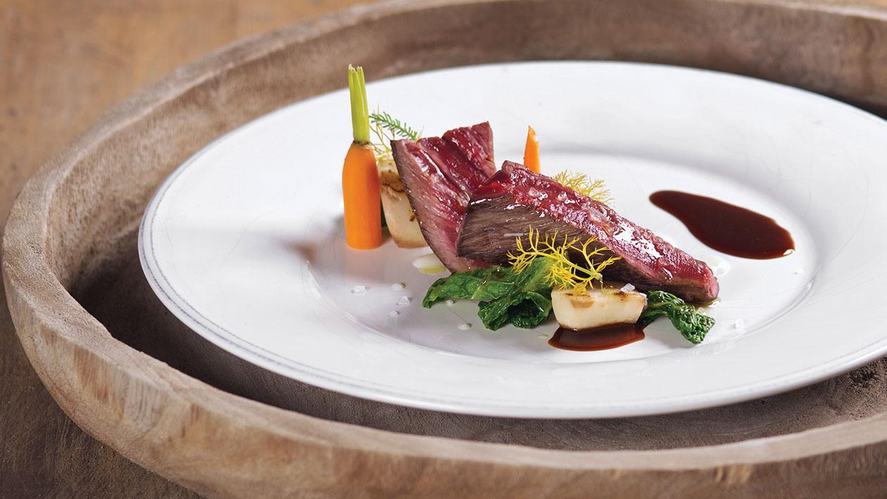 Entrecôte di carne Irlanda cotta a bassa temperatura con scorzanera e verza spadellata – Ricetta Entrecôte di carne Irlanda cotta a bassa temperatura con scorzanera e verza spadellata – Ricetta