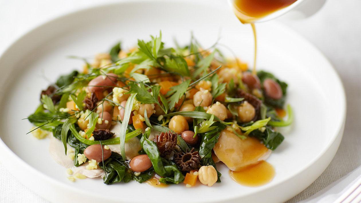 Filetto di faraona con spinaci all'aglio, bulgur alle spezie e salsa di spugnole – Ricetta Filetto di faraona con spinaci all'aglio, bulgur alle spezie e salsa di spugnole – Ricetta