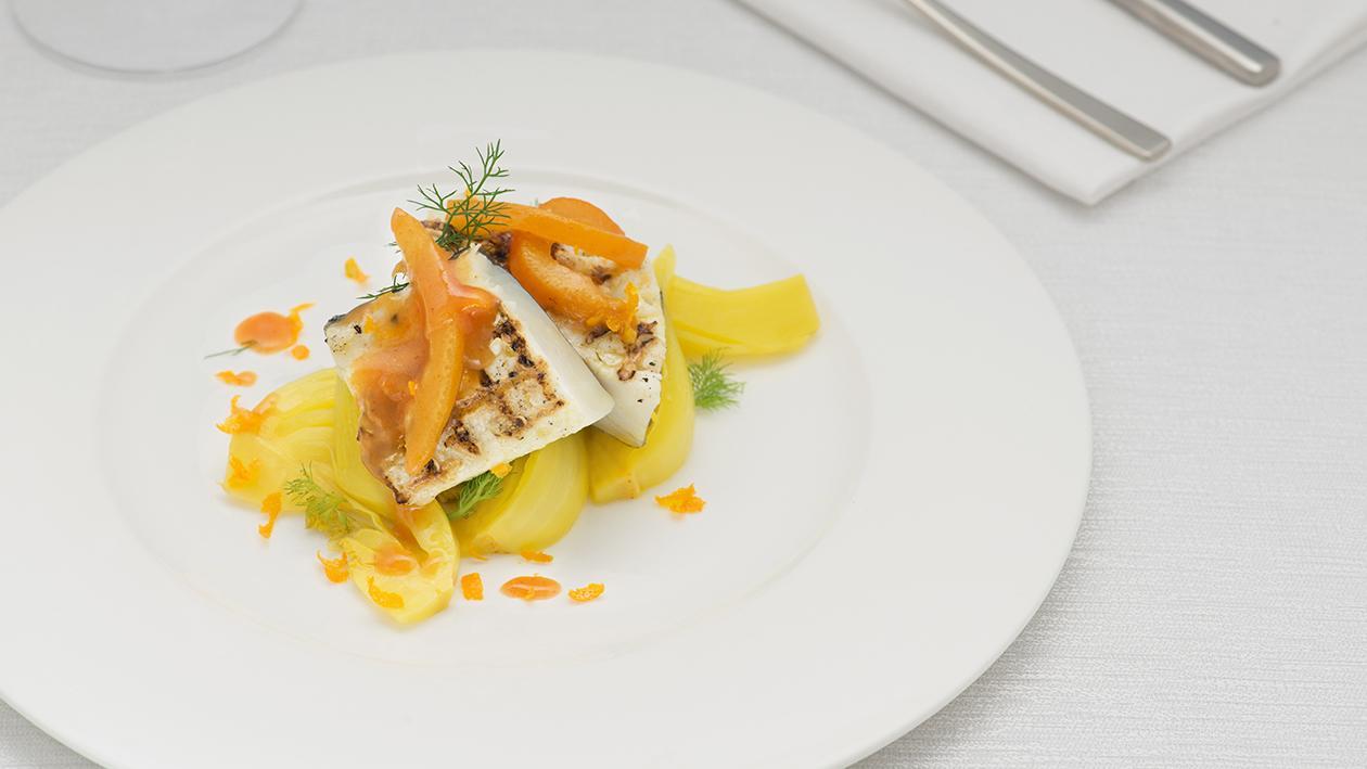 Filetto di merluzzo aromatizzato e grigliato con finocchi allo zafferano e salsa all’arancia – Ricetta Filetto di merluzzo aromatizzato e grigliato con finocchi allo zafferano e salsa all’arancia – Ricetta