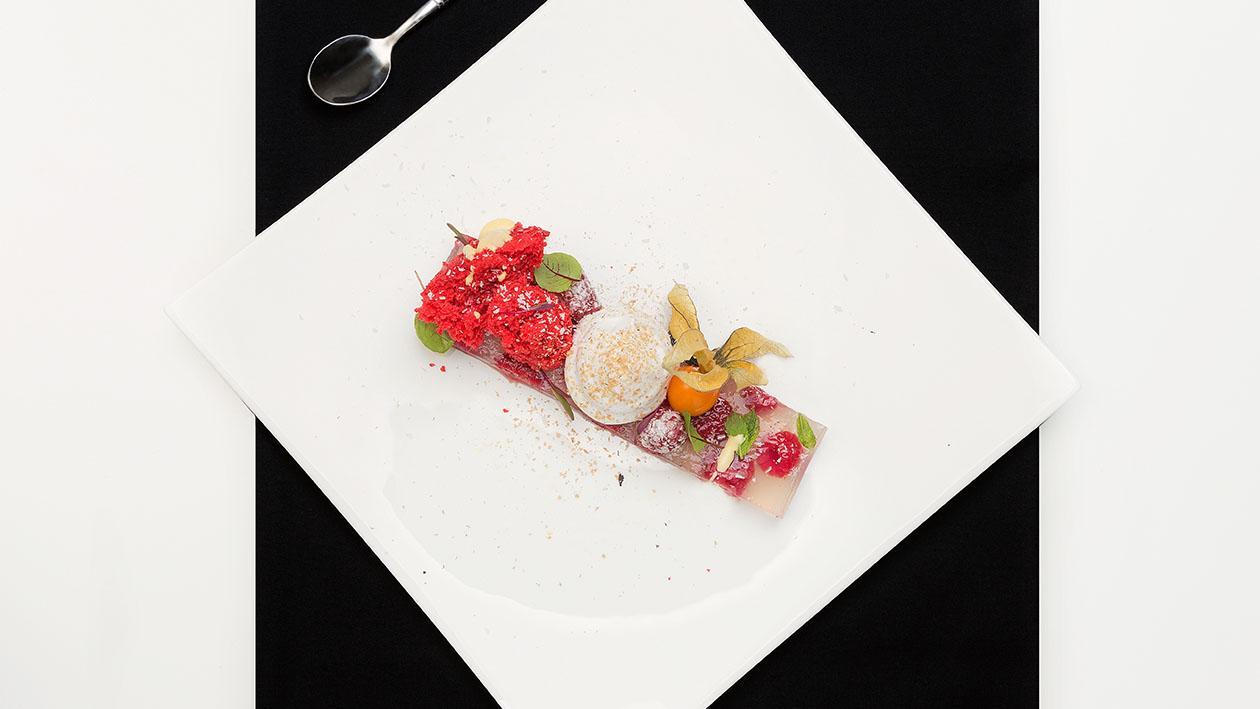 Gelatina al limoncello, lamponi e menta con mousse alla fava di tonka e sponge cake ai frutti di bosco – Ricetta Gelatina al limoncello, lamponi e menta con mousse alla fava di tonka e sponge cake ai frutti di bosco – Ricetta