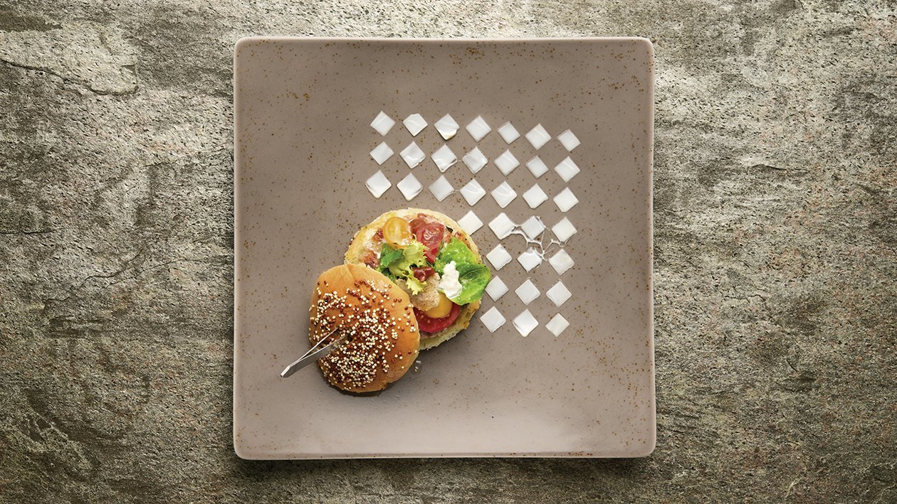 Hamburger “gourmet” di manzo al pomodoro secco con burrata, cime di rape e maionese all’aglio e senape – Ricetta Hamburger “gourmet” di manzo al pomodoro secco con burrata, cime di rape e maionese all’aglio e senape – Ricetta