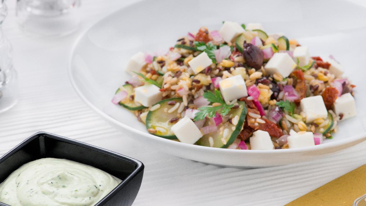 Insalata ai 5 cereali alla greca – Ricetta Insalata ai 5 cereali alla greca – Ricetta