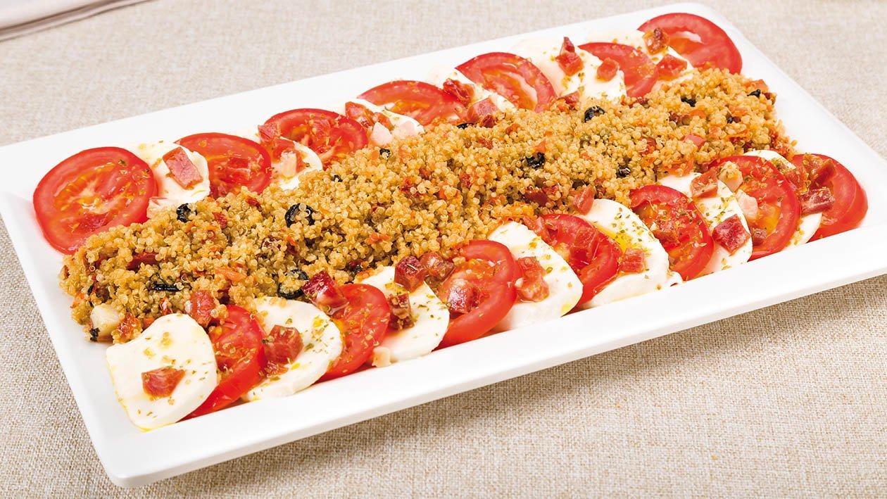 insalata caprese con quinoa alla mediterranea e cubetti di prosciutto di parma – Ricetta insalata caprese con quinoa alla mediterranea e cubetti di prosciutto di parma – Ricetta