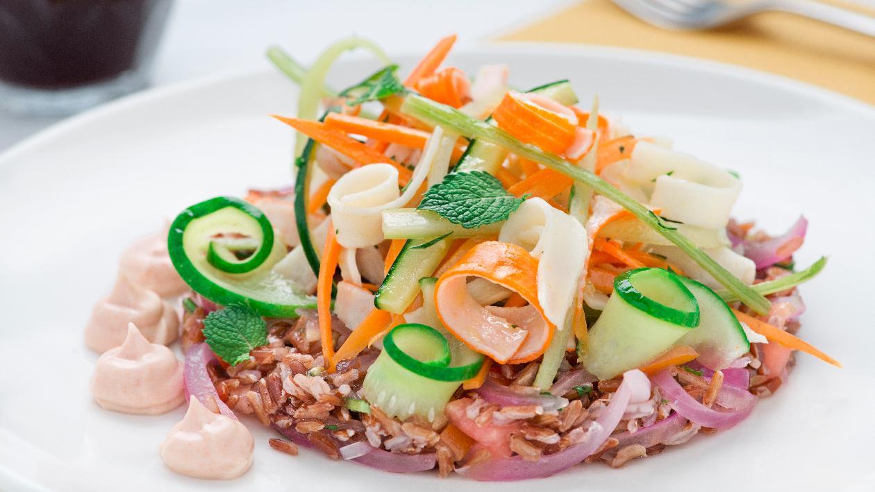 Insalata di polpa di granchio e salsa cocktail alla Vodka – Ricetta Insalata di polpa di granchio e salsa cocktail alla Vodka – Ricetta