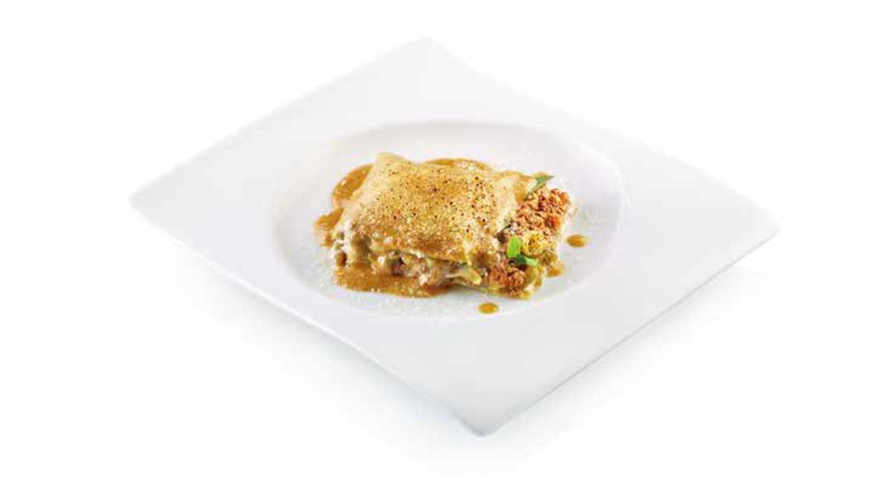 Lasagna arrotolata con straccetti di manzo, melanzane e mozzarella – Ricetta Lasagna arrotolata con straccetti di manzo, melanzane e mozzarella – Ricetta