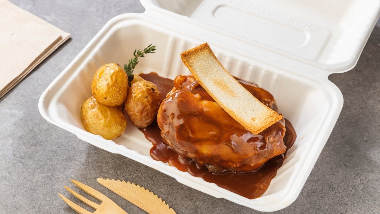 Lingotto di agnello in demiglace con patate alle erbe – Ricetta Lingotto di agnello in demiglace con patate alle erbe – Ricetta
