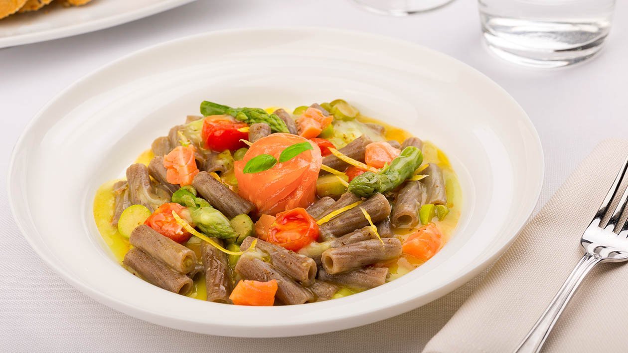 maccheroncino con crema di asparagi salmone arrostito e limone candito – Ricetta maccheroncino con crema di asparagi salmone arrostito e limone candito – Ricetta