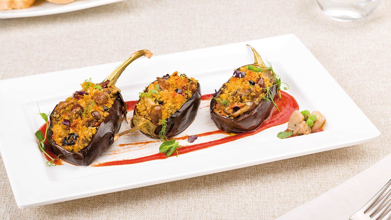 Melanzane ripiene di quinoa con funghi, salsiccia e olive – Ricetta Melanzane ripiene di quinoa con funghi, salsiccia e olive – Ricetta