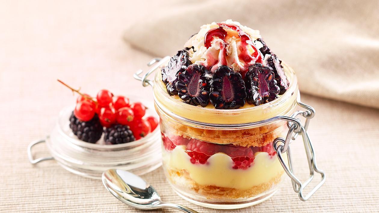 Millefoglie al vasetto, con panna e frutti di bosco – Ricetta Millefoglie al vasetto, con panna e frutti di bosco – Ricetta
