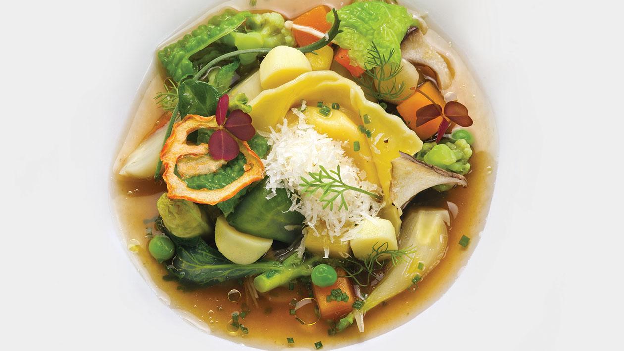Minestrone di verdure con tortelli di bufala e cicoria di campo – Ricetta Minestrone di verdure con tortelli di bufala e cicoria di campo – Ricetta