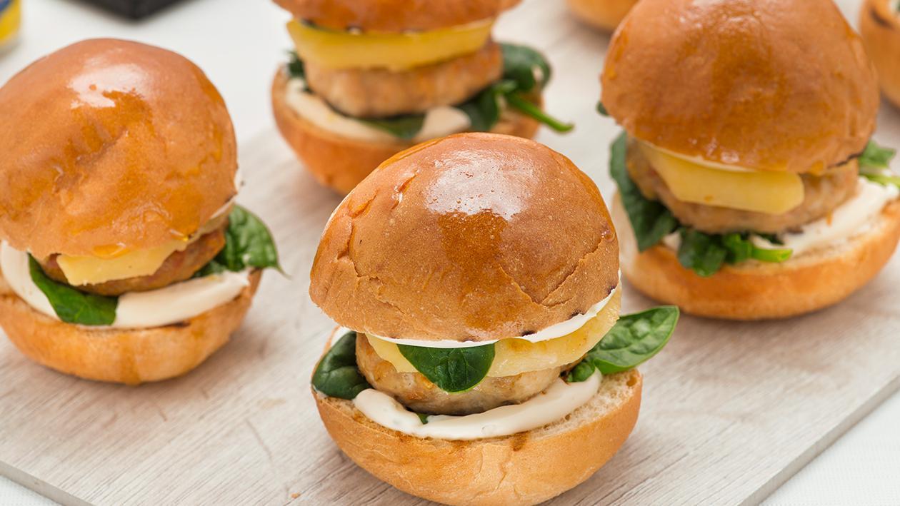 Mini burger di pollo e mele con spinacini e maionese al pepe e lime – Ricetta Mini burger di pollo e mele con spinacini e maionese al pepe e lime – Ricetta