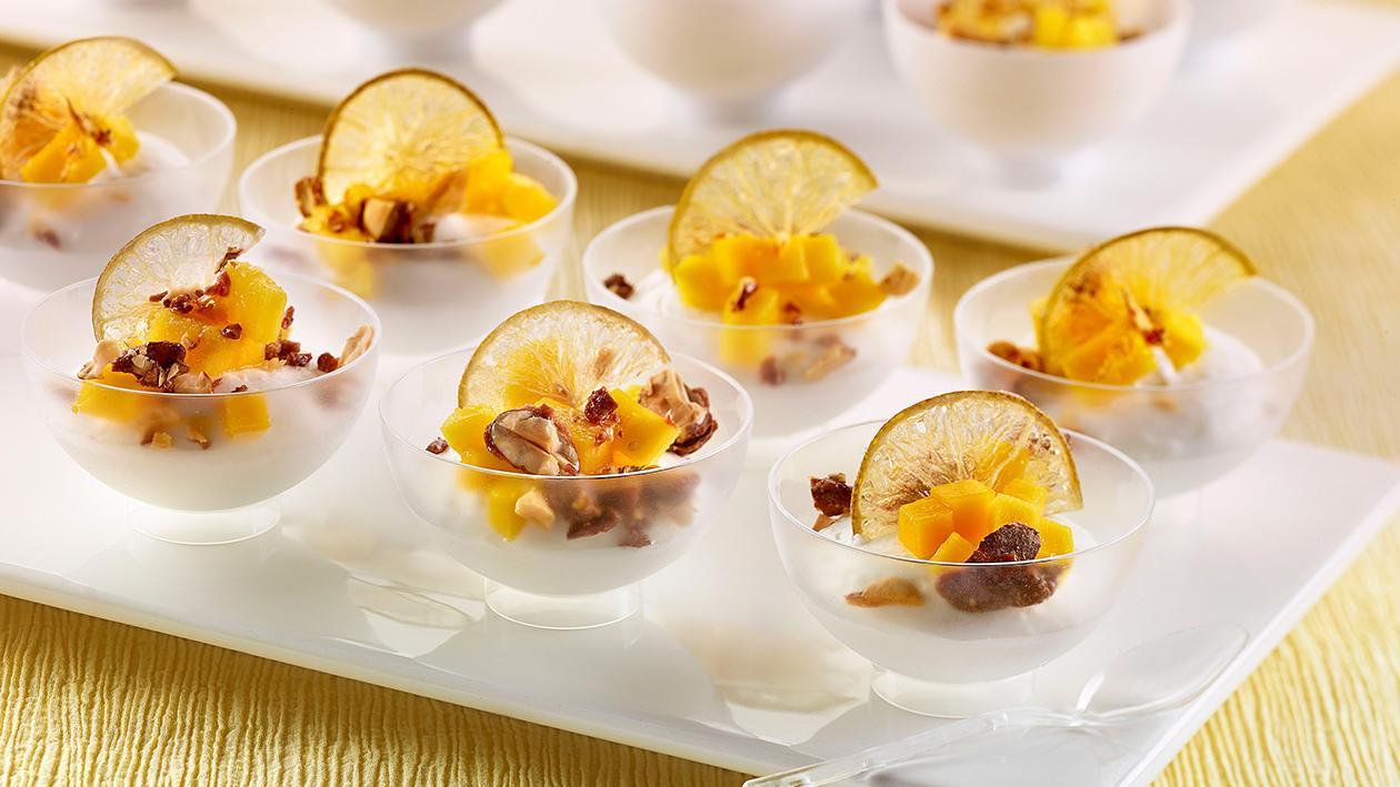 Mousse al Cocco, con mango, lime e granella di mandorle – Ricetta Mousse al Cocco, con mango, lime e granella di mandorle – Ricetta