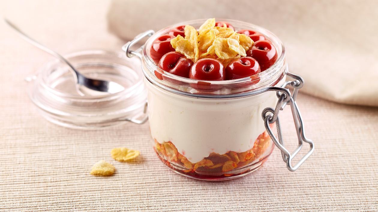 Mousse al limone, con amarene e corn flakes – Ricetta Mousse al limone, con amarene e corn flakes – Ricetta