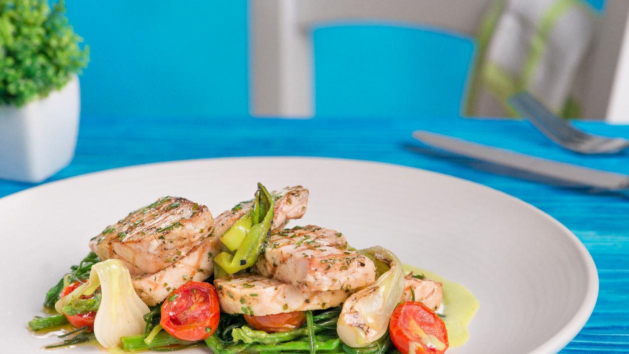 Nodino di maiale alla senape e miele con insalatina di scarola e pomodorino arrostito – Ricetta Nodino di maiale alla senape e miele con insalatina di scarola e pomodorino arrostito – Ricetta