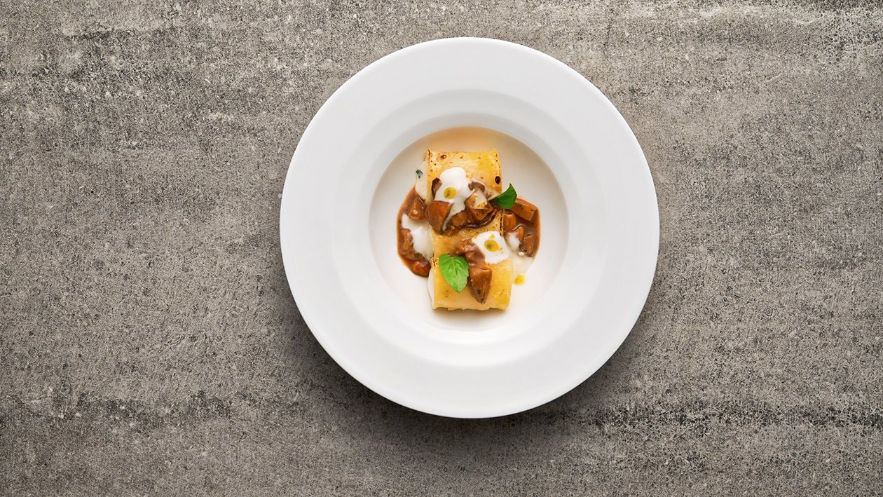 Paccheri gratinati con farcia di ricotta e cedro in salsa ai funghi porcini – Ricetta Paccheri gratinati con farcia di ricotta e cedro in salsa ai funghi porcini – Ricetta