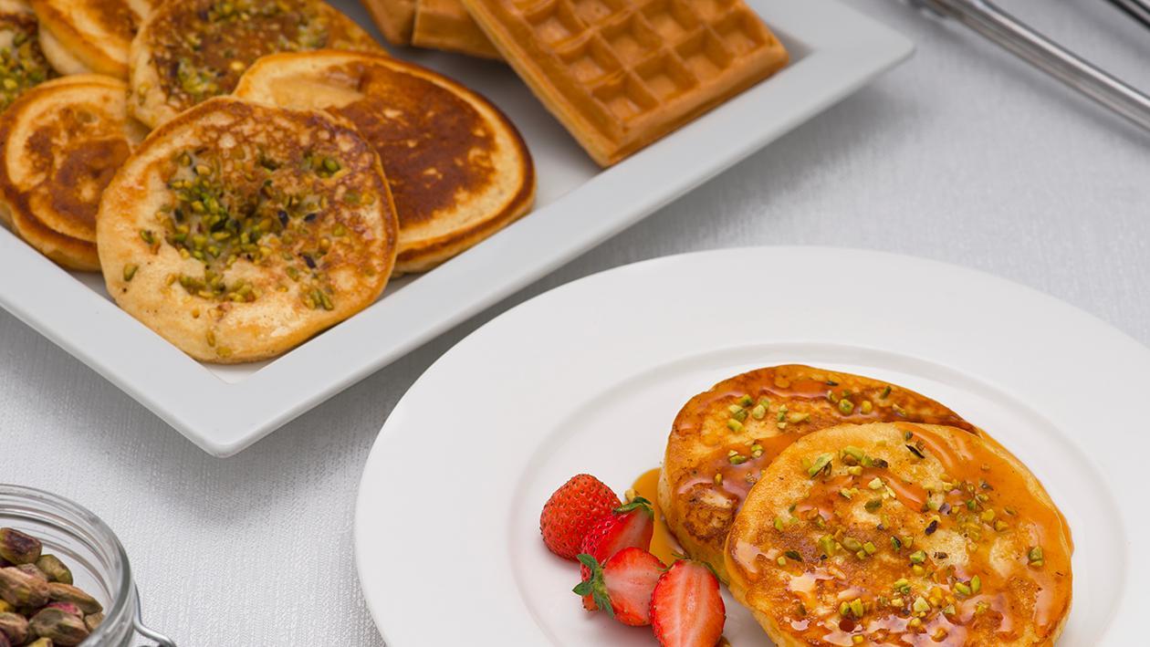 Pancake alla granella di pistacchi e topping – Ricetta Pancake alla granella di pistacchi e topping – Ricetta