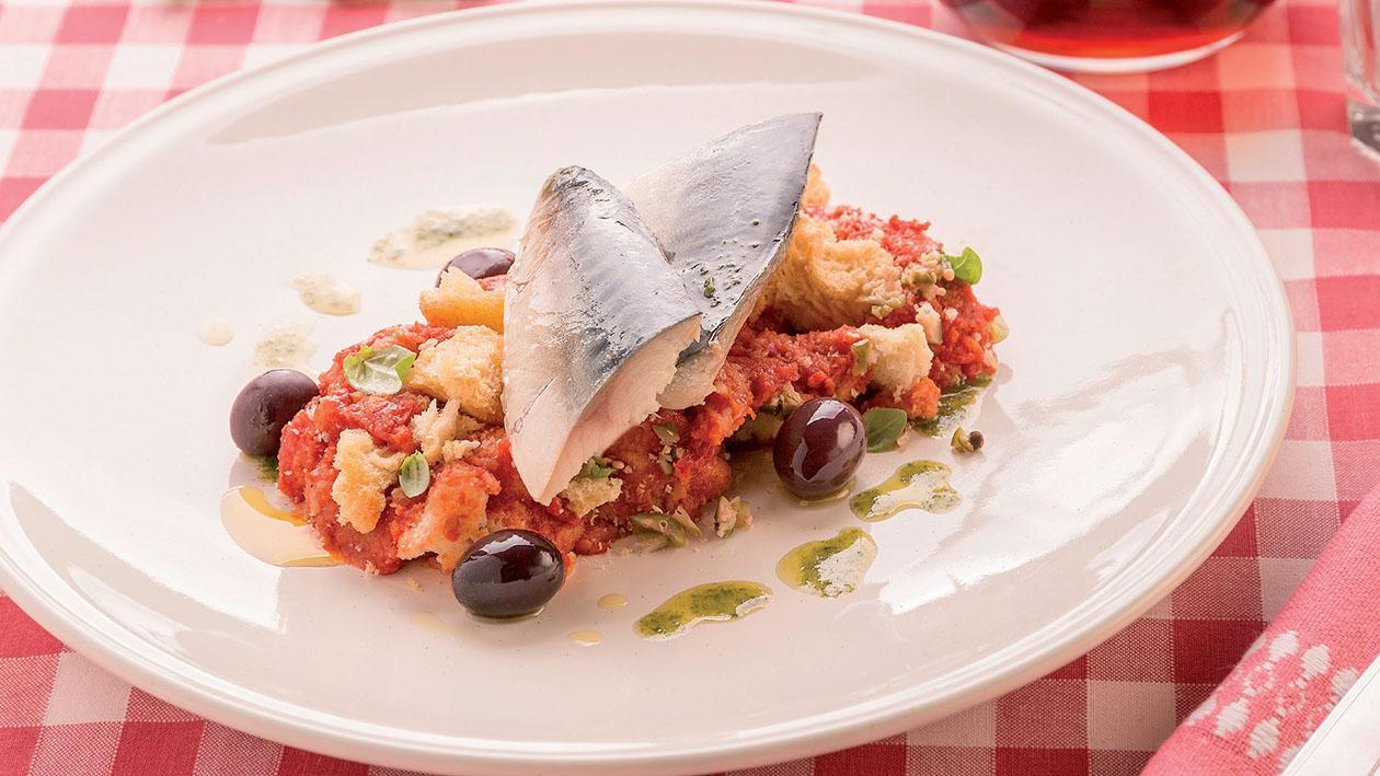 Pappa al pomodoro con filetto di sgombro confit, dressing al basilico e olive taggiasche – Ricetta Pappa al pomodoro con filetto di sgombro confit, dressing al basilico e olive taggiasche – Ricetta