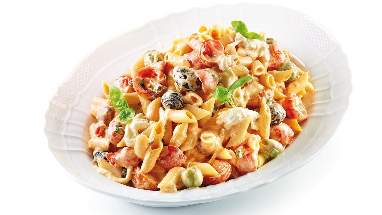 Penne con burrata, olive e salsa ai peperoni secchi – Ricetta Penne con burrata, olive e salsa ai peperoni secchi – Ricetta