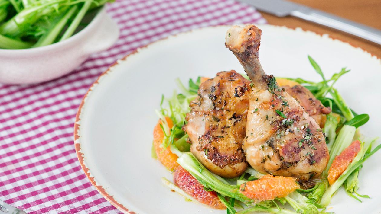 Pollo alla piastra con insalatina di arance e cicorielle – Ricetta Pollo alla piastra con insalatina di arance e cicorielle – Ricetta