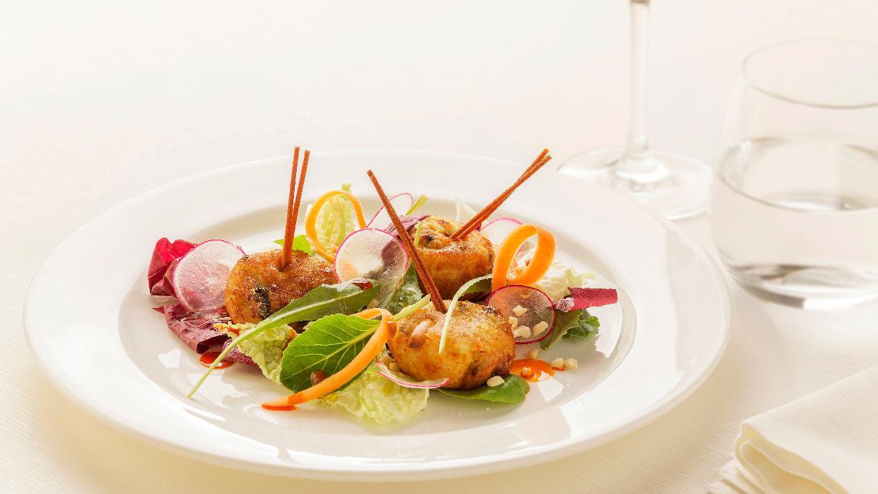 Polpettine di patate e alici con frutta secca su insalatina di radicchio misto e carote – Ricetta Polpettine di patate e alici con frutta secca su insalatina di radicchio misto e carote – Ricetta