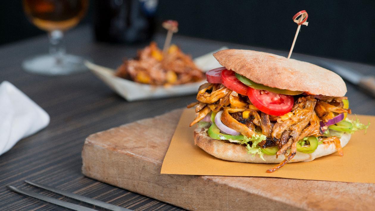 Pulled pork sandwich con la sua salsa barbecue – Ricetta Pulled pork sandwich con la sua salsa barbecue – Ricetta