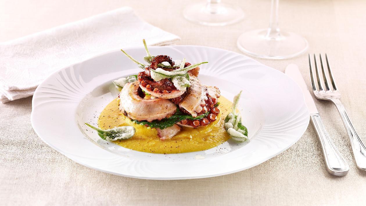 Purea di fave allo zafferano con polpo arrosto e salvia fritta – Ricetta Purea di fave allo zafferano con polpo arrosto e salvia fritta – Ricetta
