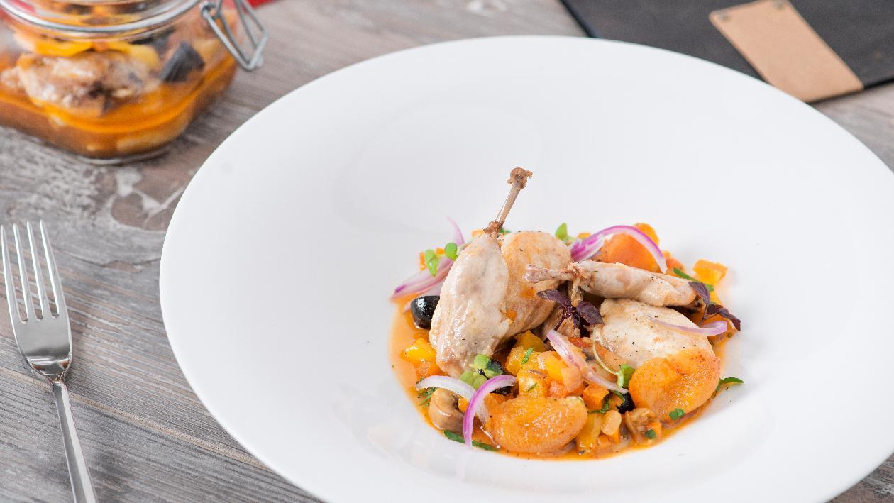 Quaglia alla cacciatora in vasocottura con cipolla rossa e albicocche – Ricetta Quaglia alla cacciatora in vasocottura con cipolla rossa e albicocche – Ricetta