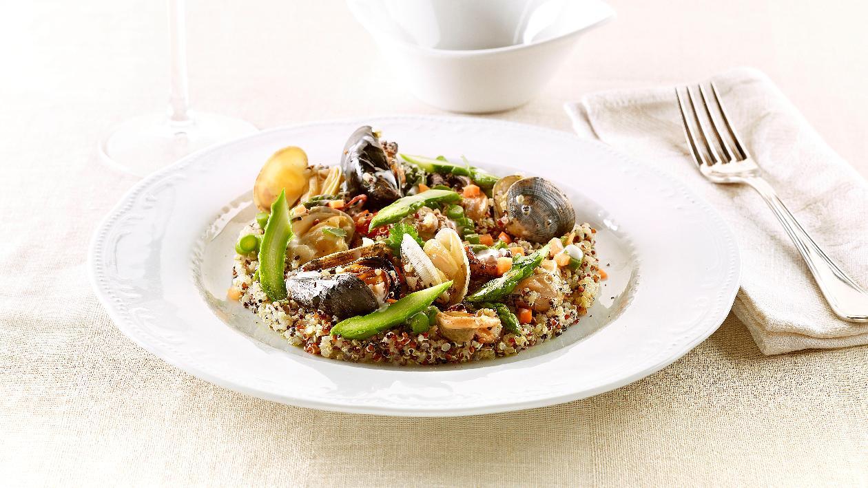 Quinoa ai frutti di mare con asparagi e fonduta al limone – Ricetta Quinoa ai frutti di mare con asparagi e fonduta al limone – Ricetta