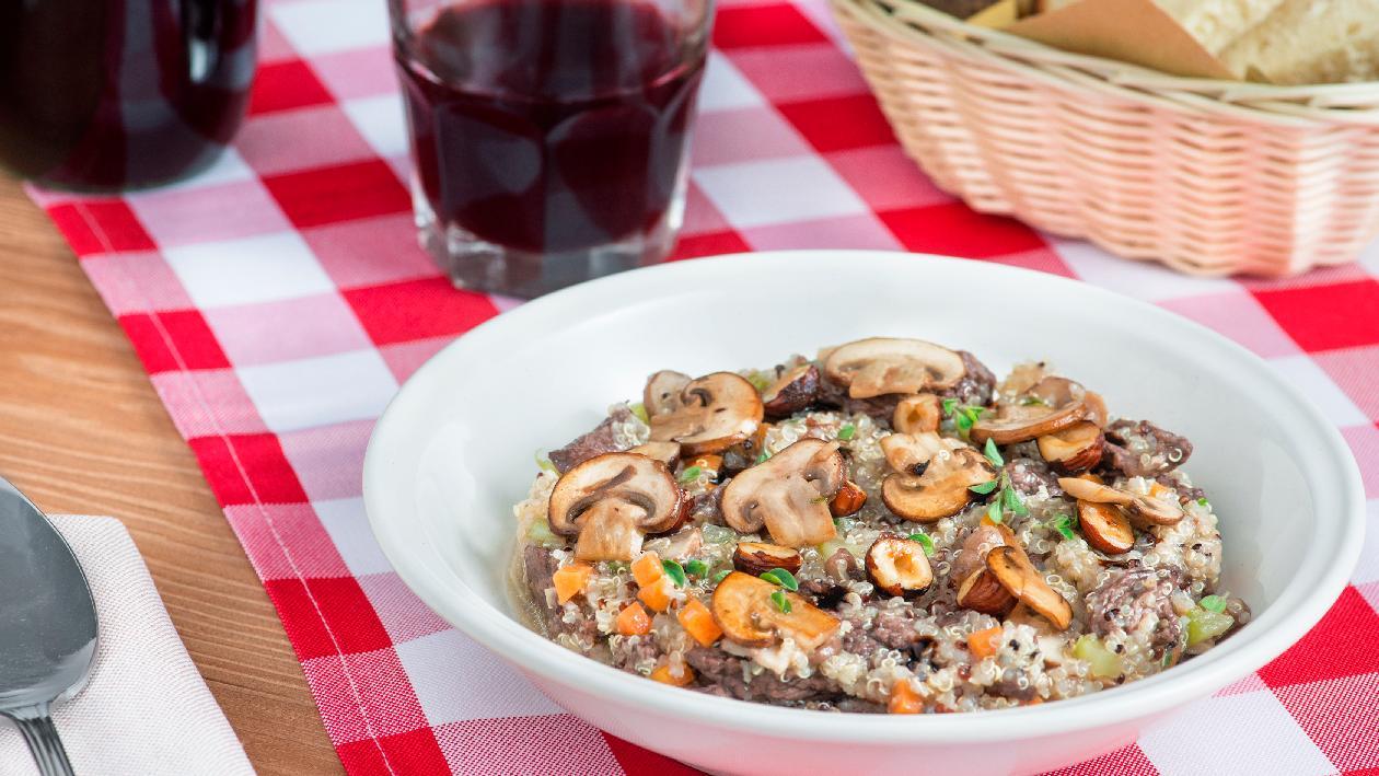 Quinoa con straccetti di manzo al vino rosso, funghi ...