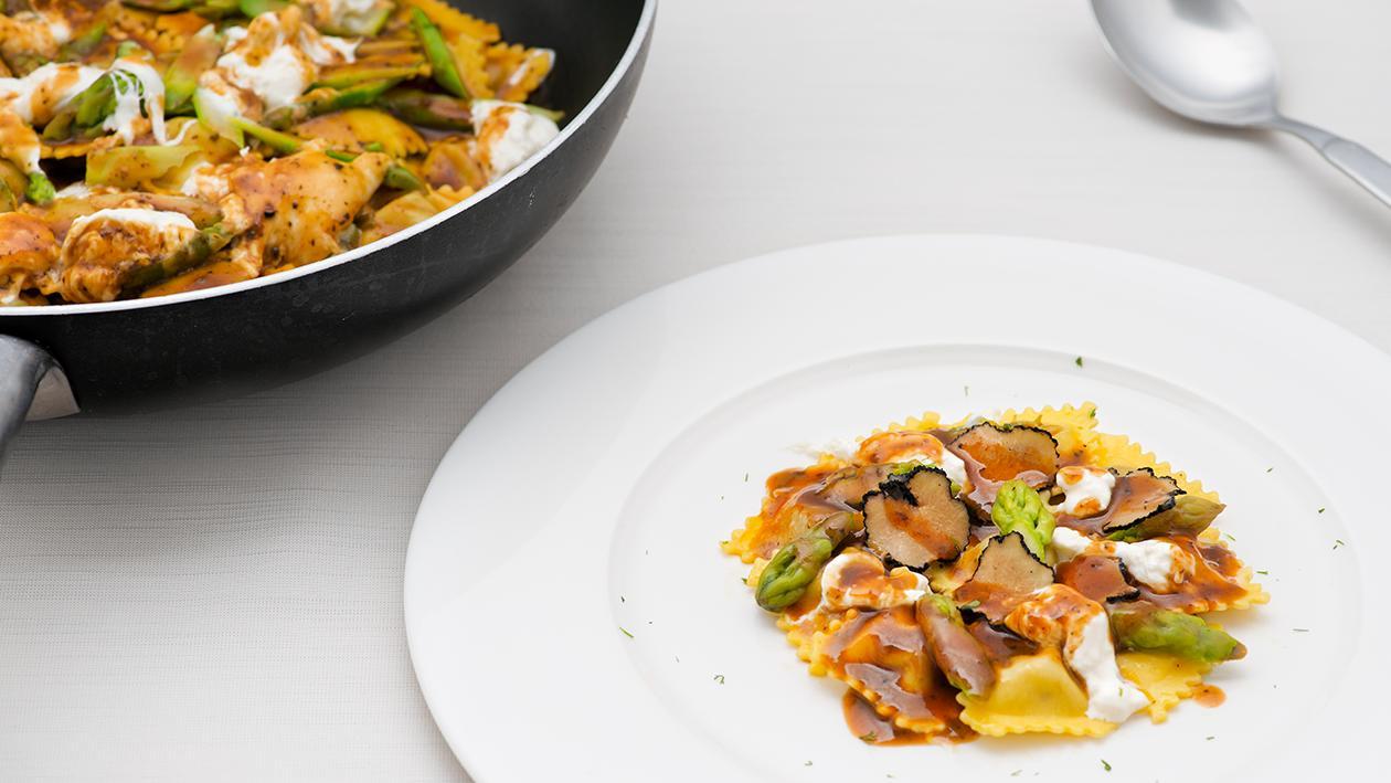 Ravioli di magro con Demi-Glace al tartufo, asparagi e burrata – Ricetta Ravioli di magro con Demi-Glace al tartufo, asparagi e burrata – Ricetta