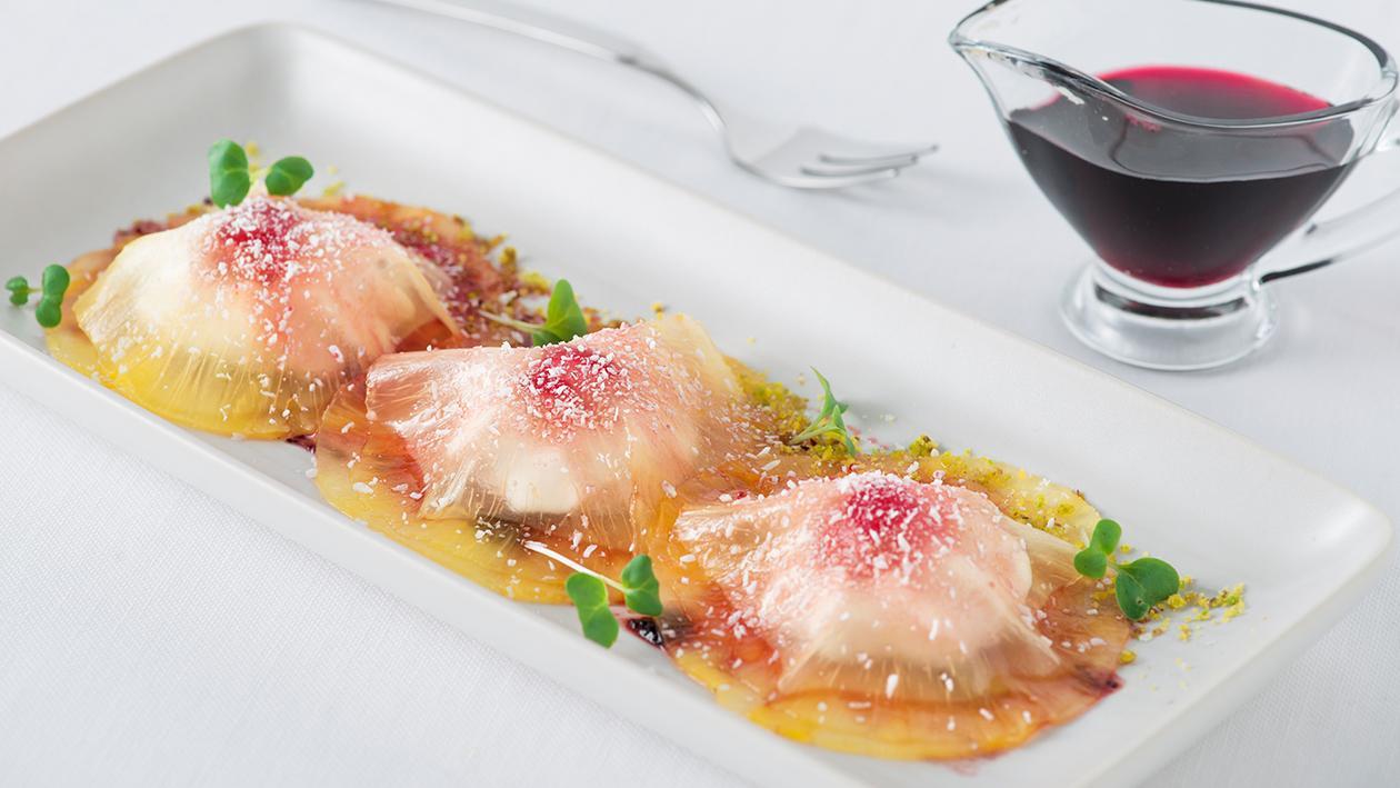 Raviolo di ananas con mousse al cocco e amarene – Ricetta Raviolo di ananas con mousse al cocco e amarene – Ricetta
