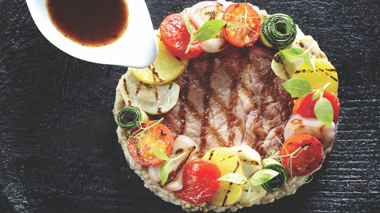 ribeye di vitello con verdure grigliate e salsa di aglio nero – Ricetta ribeye di vitello con verdure grigliate e salsa di aglio nero – Ricetta