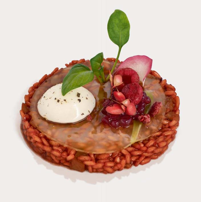 Risotto al succo di barbabietola, liquirizia e lamponi, stracotto di cinghiale e sfera di caciocavallo podolico – Ricetta Risotto al succo di barbabietola, liquirizia e lamponi, stracotto di cinghiale e sfera di caciocavallo podolico – Ricetta