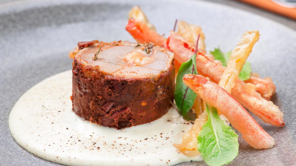 Rollatina di pollo al peperone e tabasco con salsa bianca alla paprika affumicata e peperoni in tempura – Ricetta Rollatina di pollo al peperone e tabasco con salsa bianca alla paprika affumicata e peperoni in tempura – Ricetta
