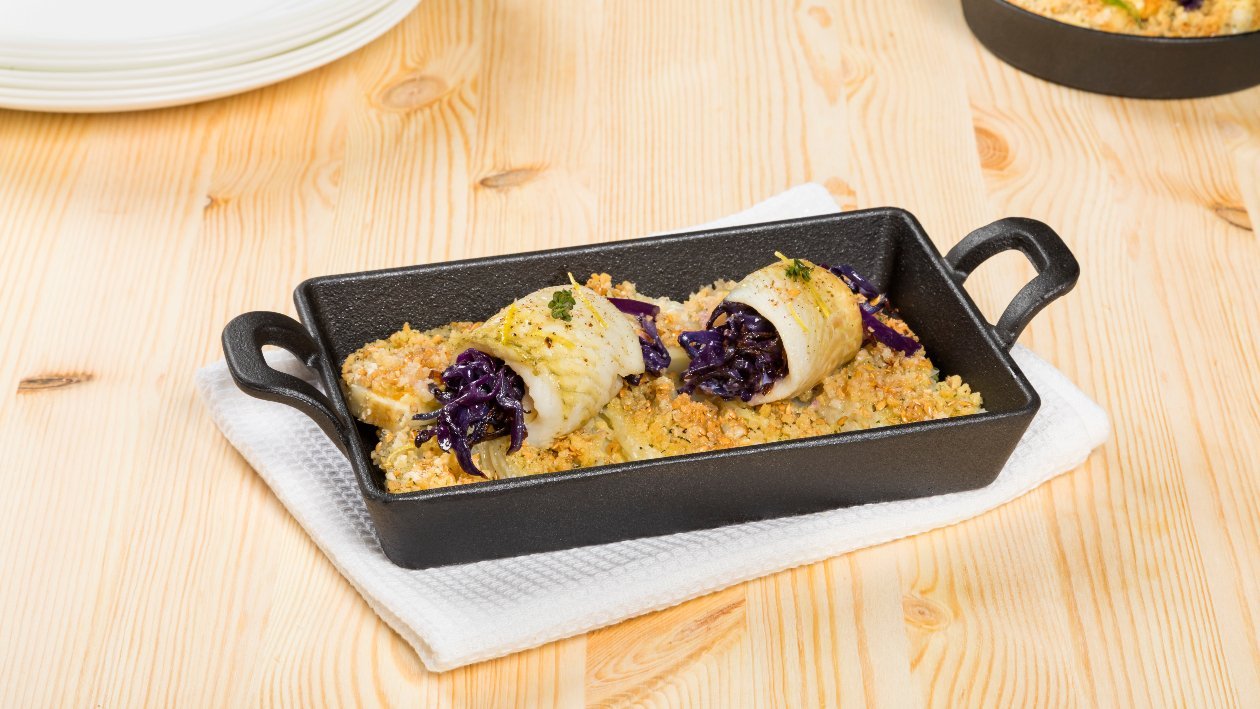 Rotolino di sogliola e cavolo viola salato su finocchi – Ricetta Rotolino di sogliola e cavolo viola salato su finocchi – Ricetta