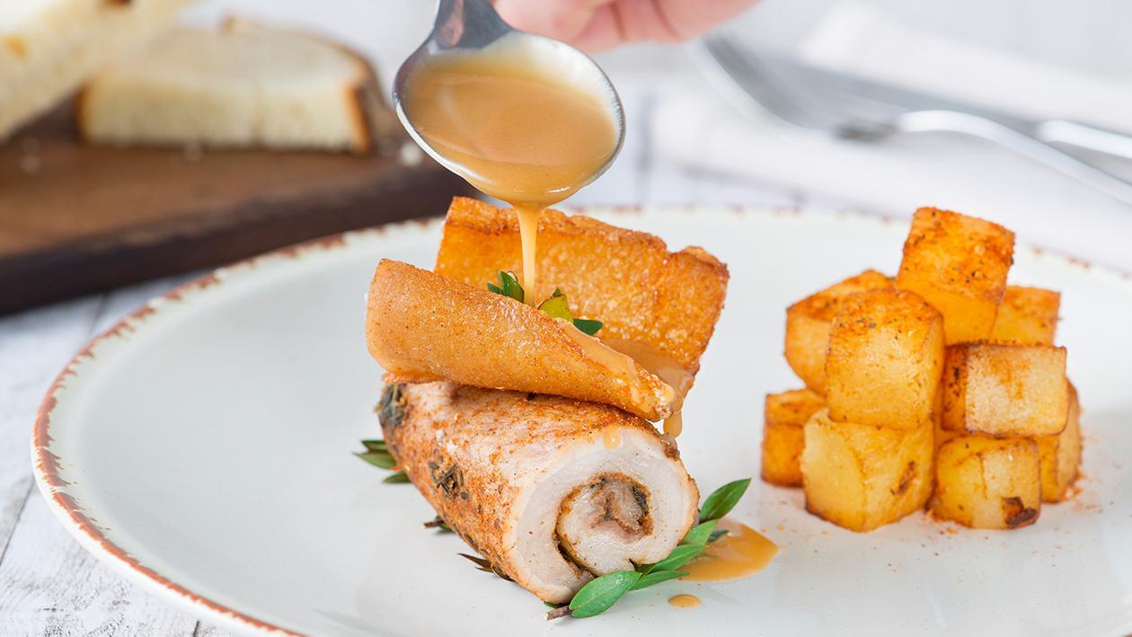 Sella di maialino al mirto con patate al garam masala e salsa supreme – Ricetta Sella di maialino al mirto con patate al garam masala e salsa supreme – Ricetta