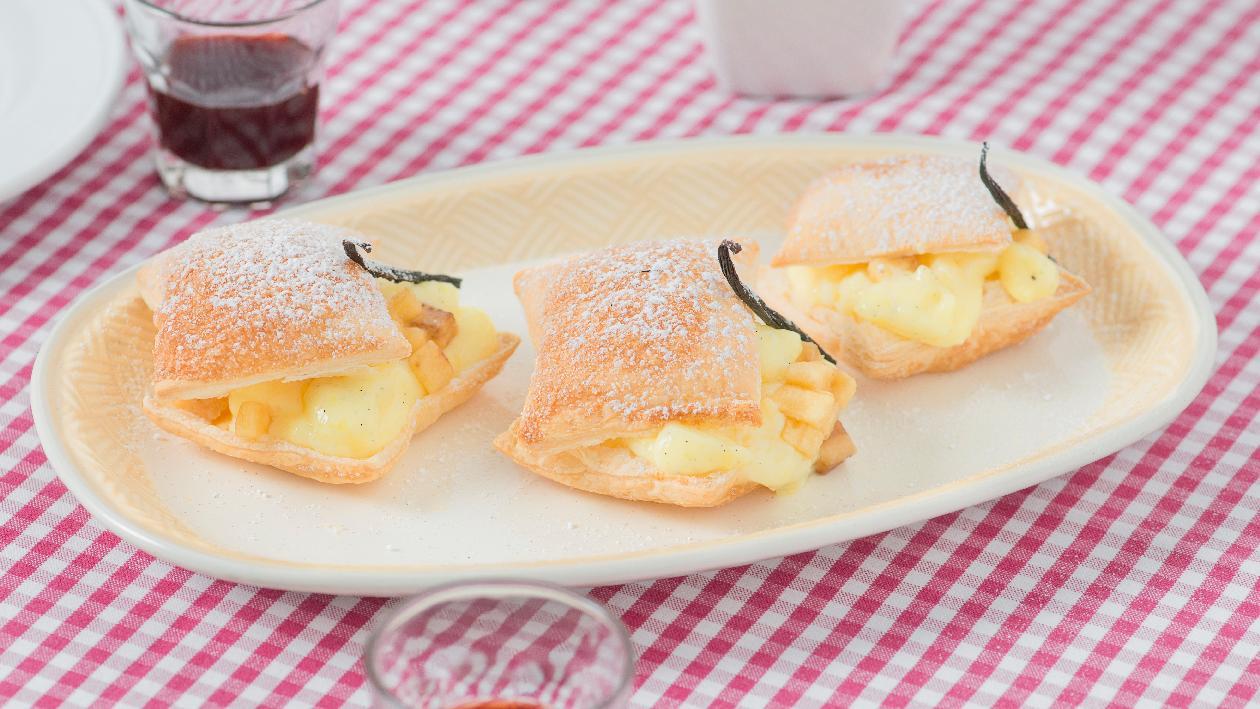 Sfogliatella farcita con pasticcera alla banana e vaniglia – Ricetta Sfogliatella farcita con pasticcera alla banana e vaniglia – Ricetta