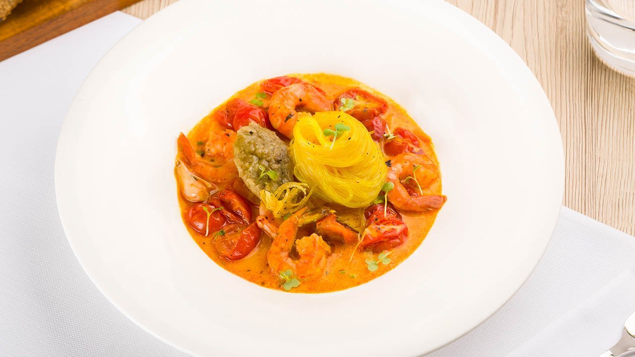 spaghetti di soia in salsa allo zafferano e limone con purea di melanzana, gamberi e pomodoro marinato – Ricetta spaghetti di soia in salsa allo zafferano e limone con purea di melanzana, gamberi e pomodoro marinato – Ricetta